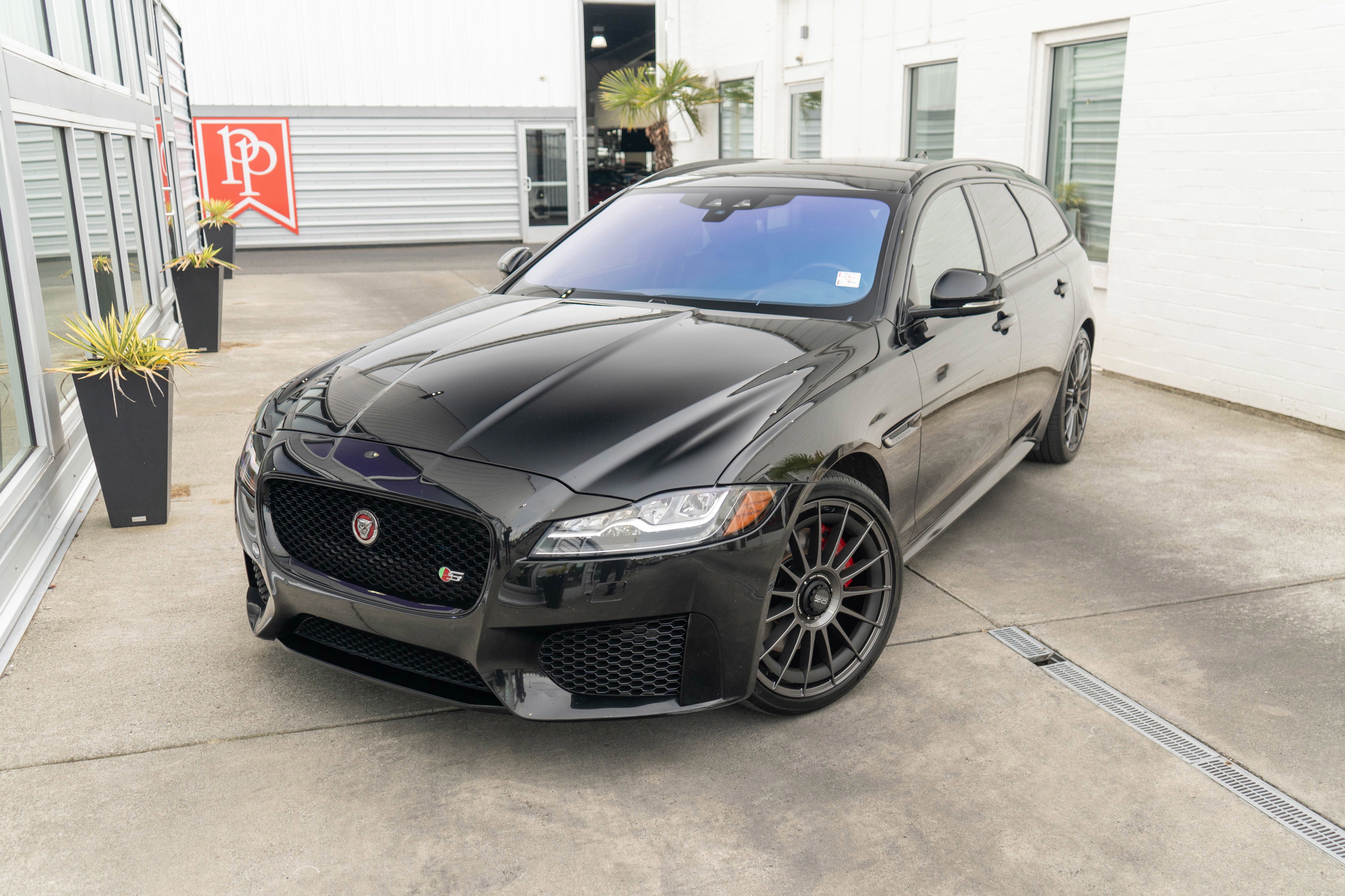 Used 2018 Jaguar XF S AWD/4WD image 3
