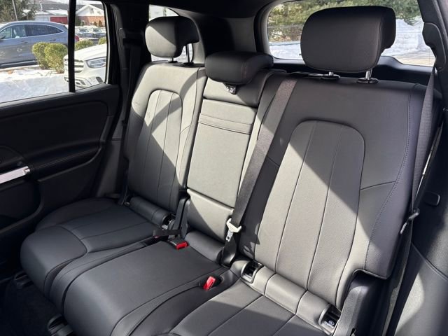 Used 2025 Mercedes-Benz GLB 250 4MATIC image 23