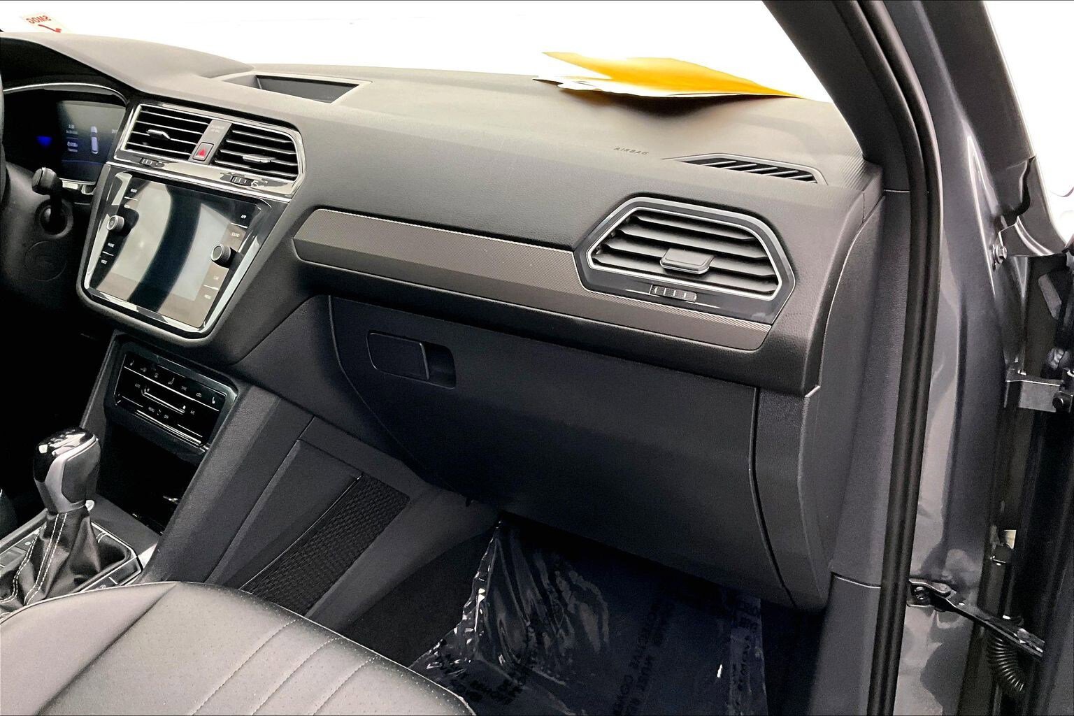 Used 2022 Volkswagen Tiguan SE R-Line FWD image 20