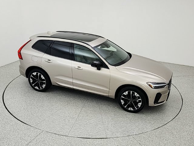 Certified 2026 Volvo XC60 B5 Plus AWD/4WD image 15