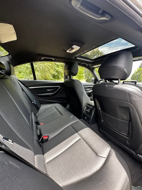 Used 2018 BMW 328d Sedan w/ Premium Package RWD image 19