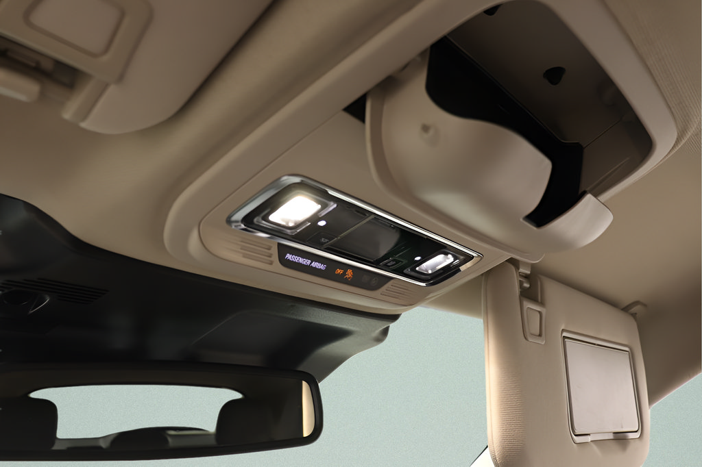 Used 2024 Lincoln Corsair AWD w/ Towing Package image 17