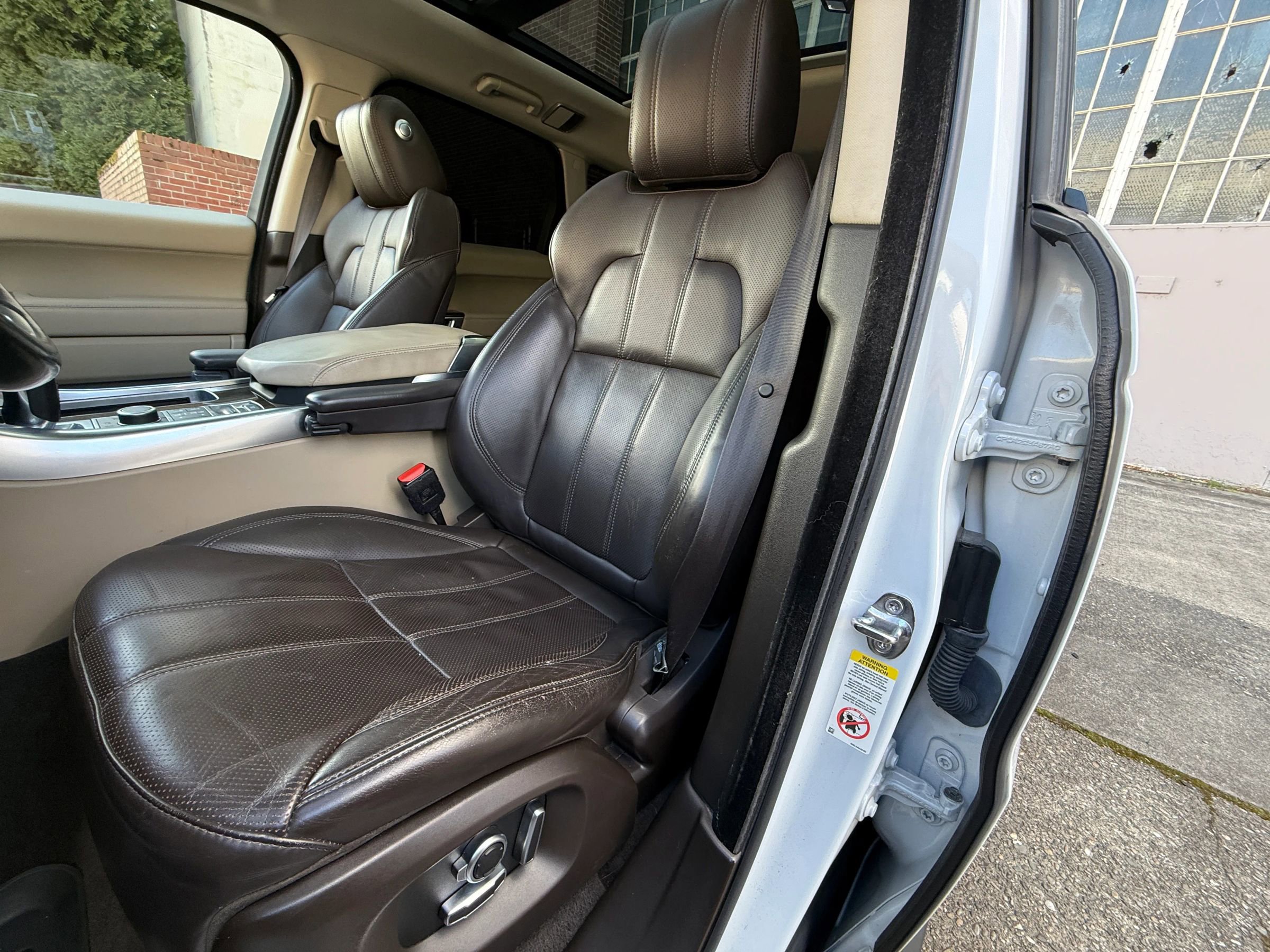 Used 2017 Land Rover Range Rover Sport HSE image 21