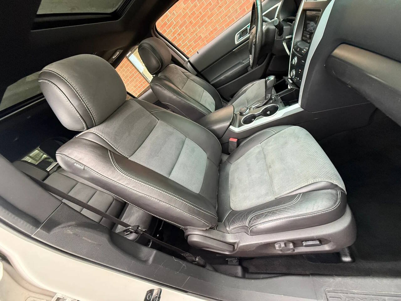 Used 2015 Ford Explorer XLT w/ Equipment Group 202B AWD/4WD image 26