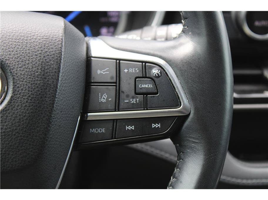 Used 2021 Toyota Highlander XLE AWD/4WD image 20