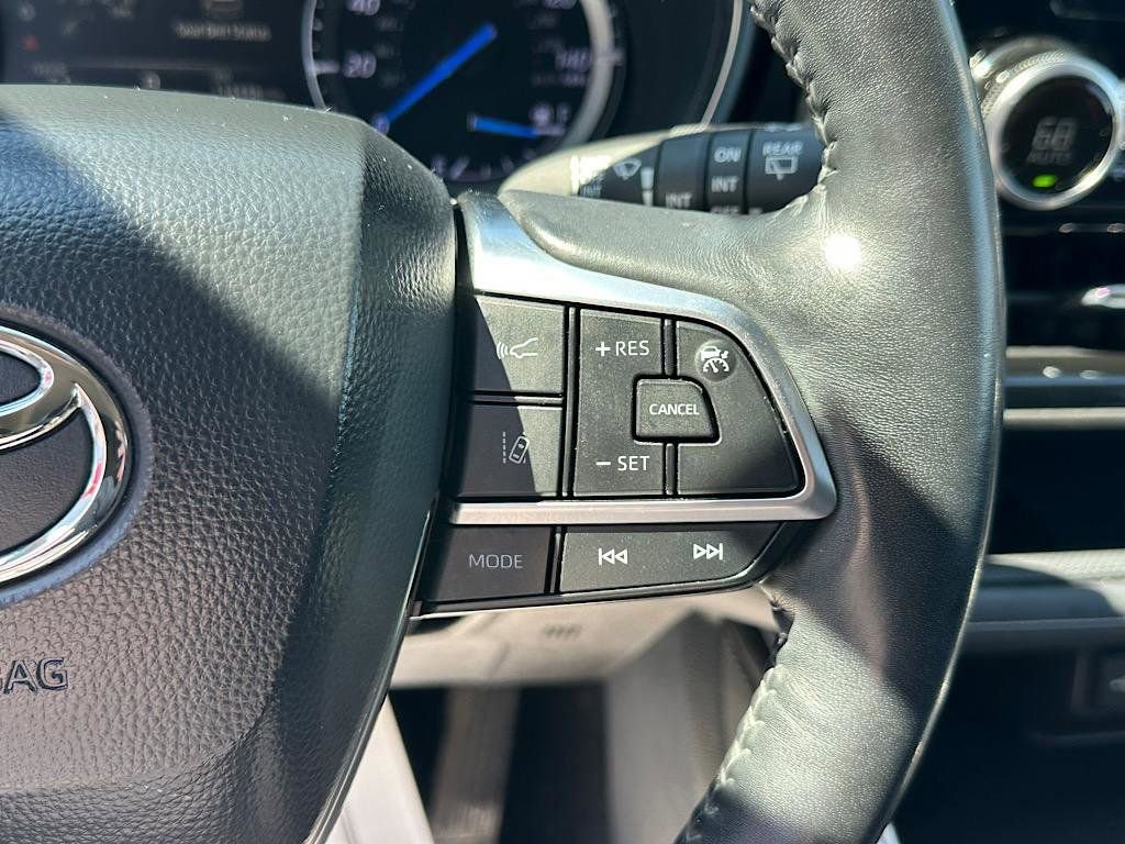 Used 2020 Toyota Highlander Limited AWD/4WD image 23