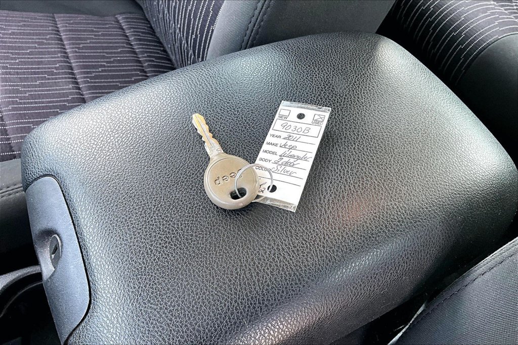Used 2011 Jeep Wrangler Sport AWD/4WD image 31