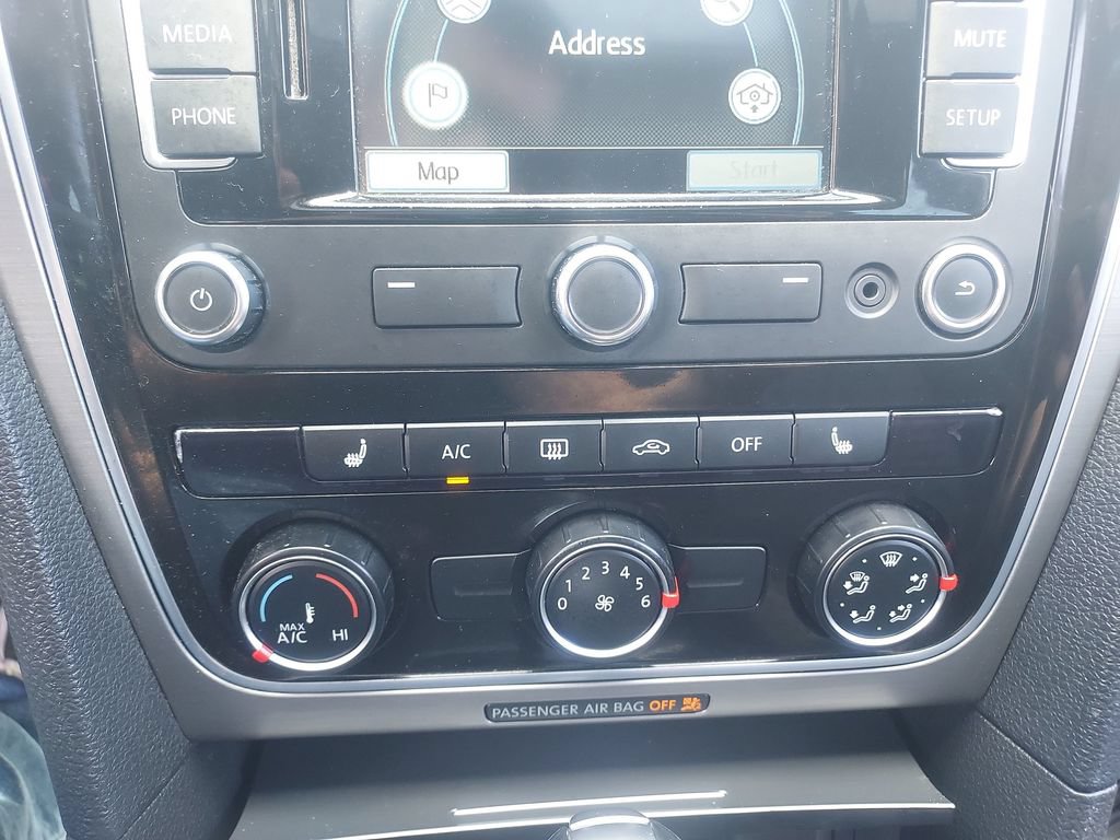 Used 2015 Volkswagen Passat 1.8T SE FWD image 18