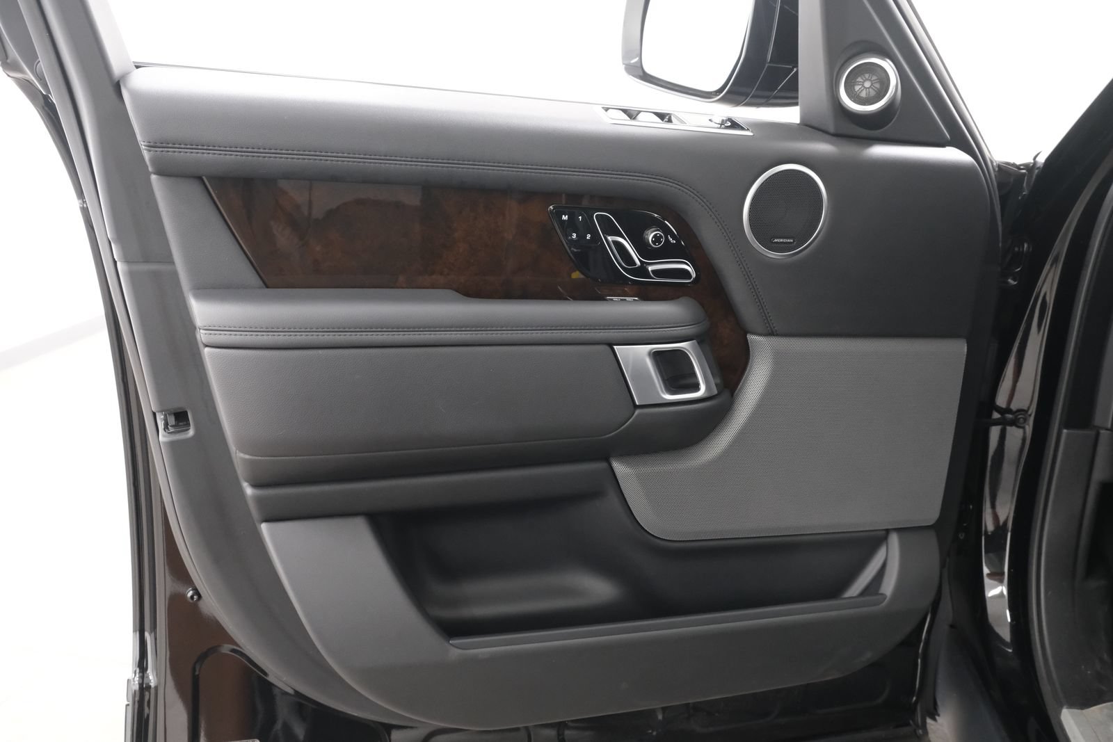 Used 2021 Land Rover Range Rover AWD/4WD image 25