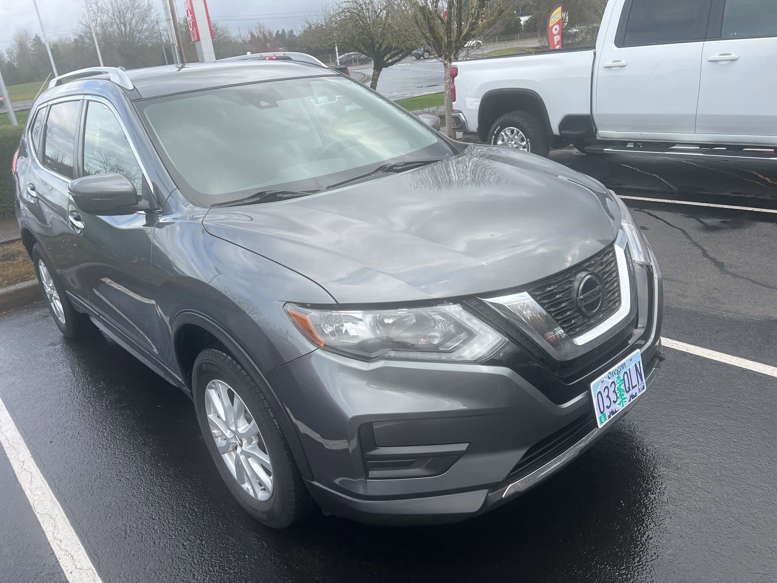 Used 2019 Nissan Rogue SV image 2