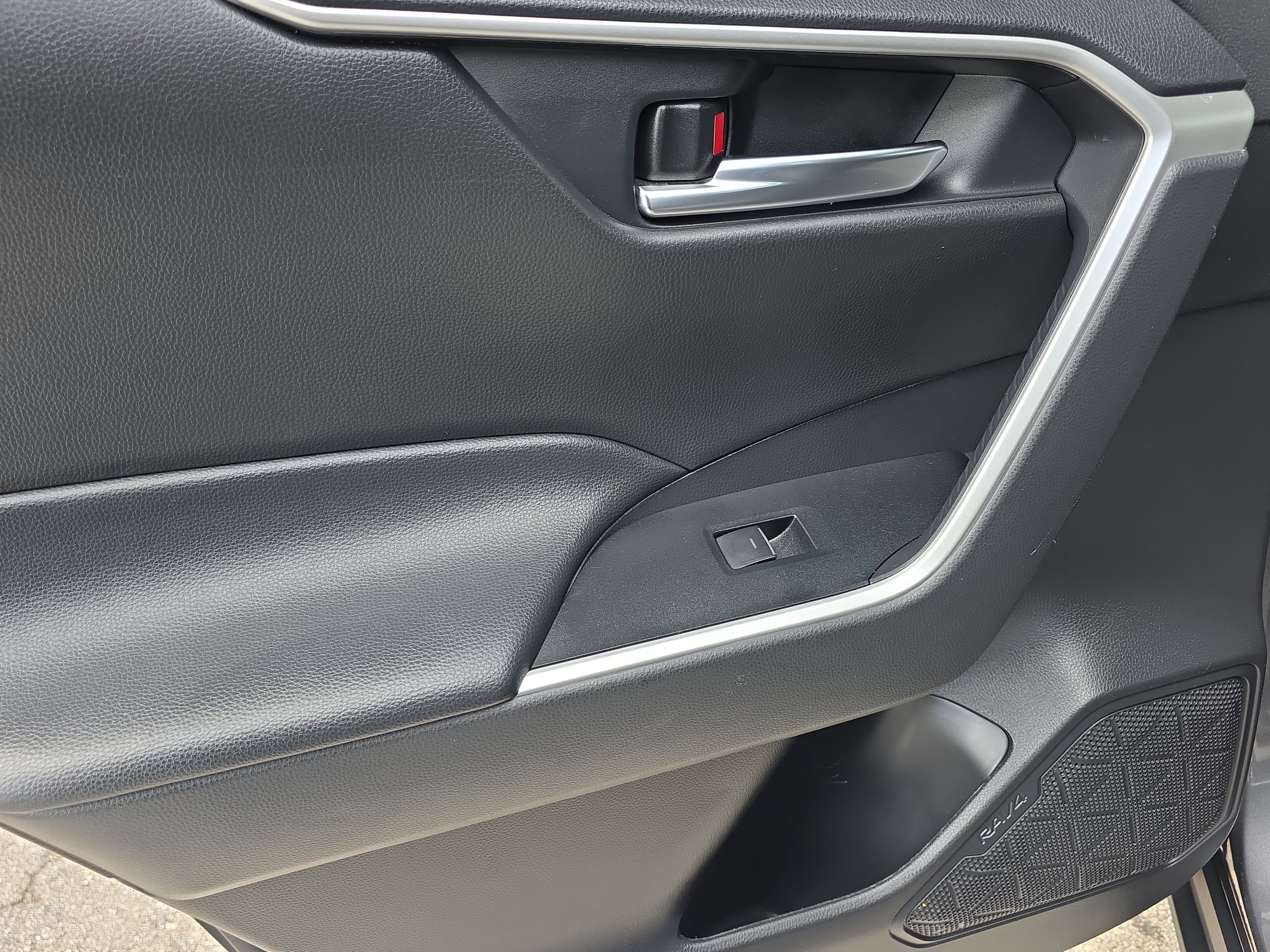 Used 2024 Toyota RAV4 XLE FWD image 14