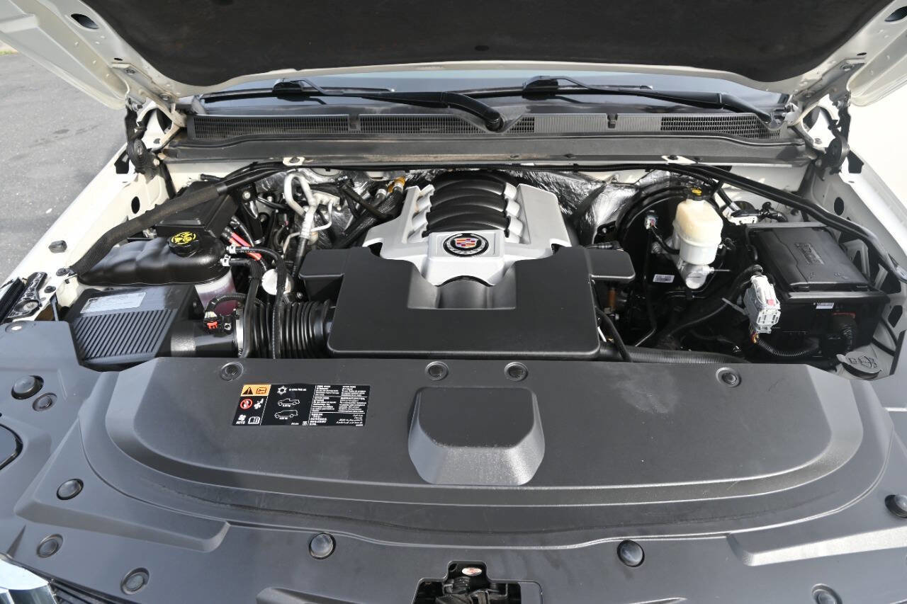 Used 2015 Cadillac Escalade Luxury RWD image 29