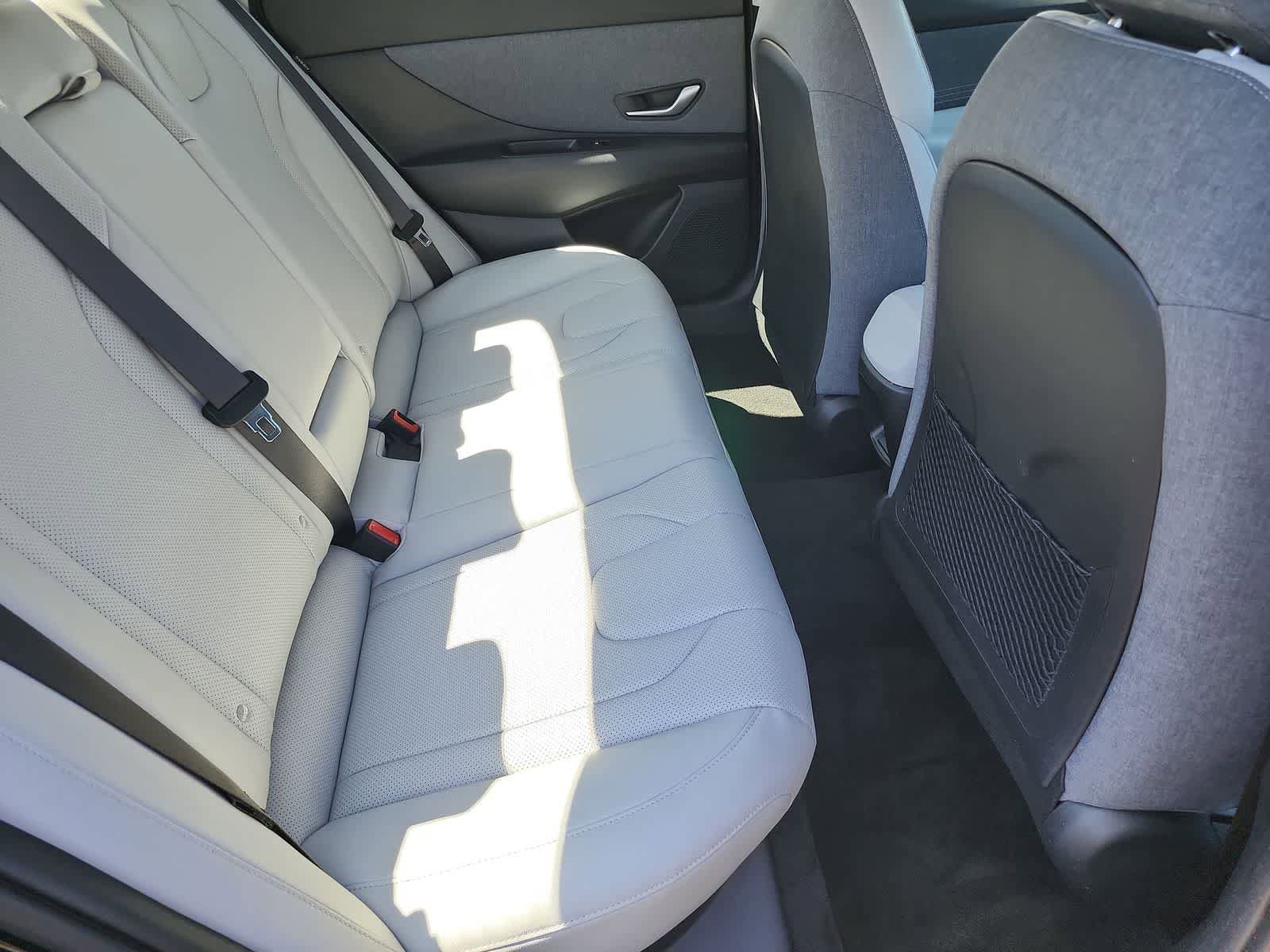 Certified 2025 Hyundai Elantra Limited FWD image 17