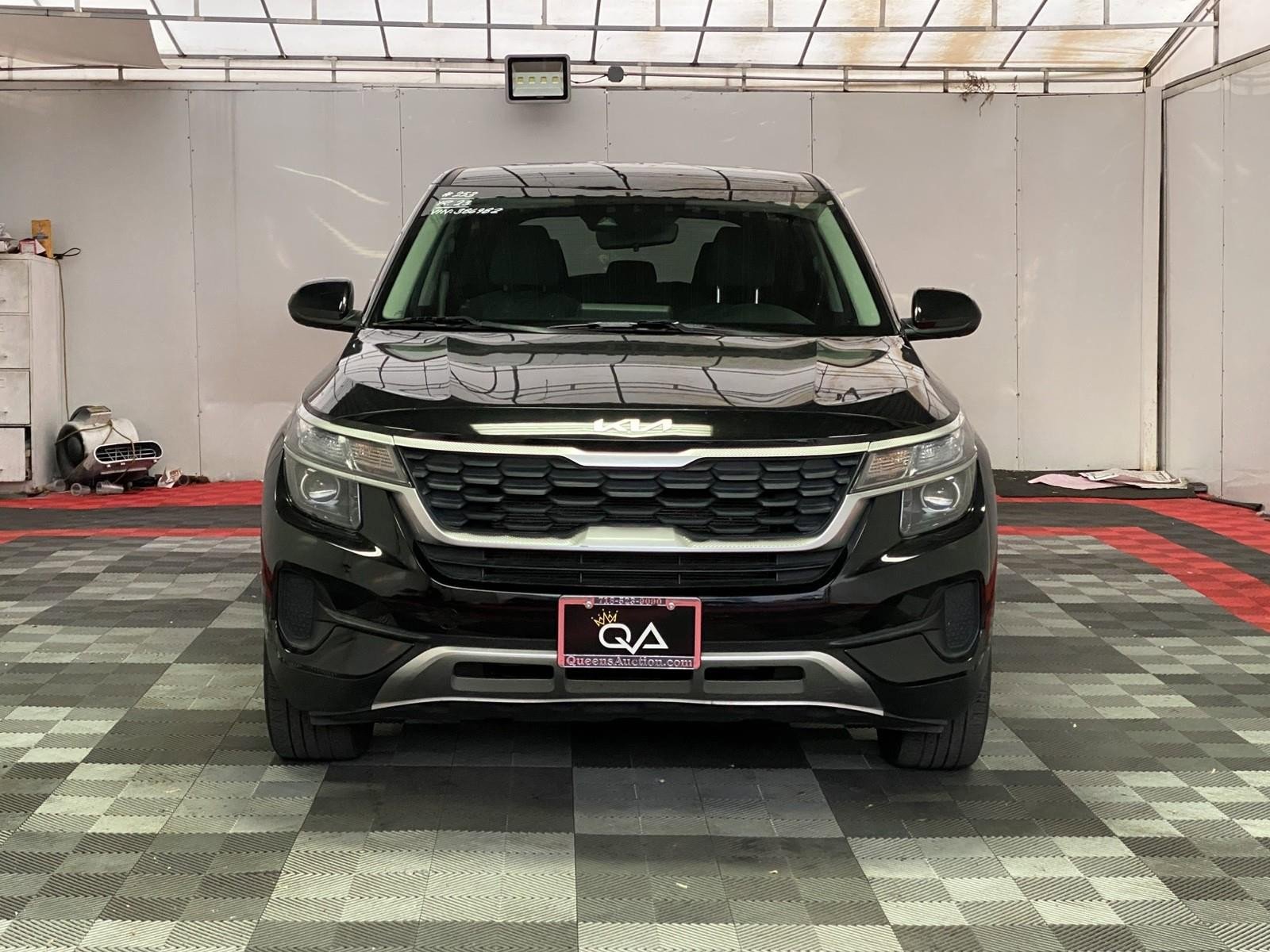 Used 2023 Kia Seltos LX AWD/4WD image 2