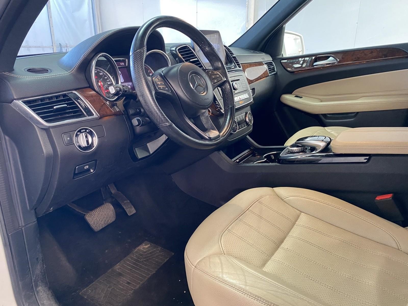 Used 2019 Mercedes-Benz GLS 450 4MATIC image 24