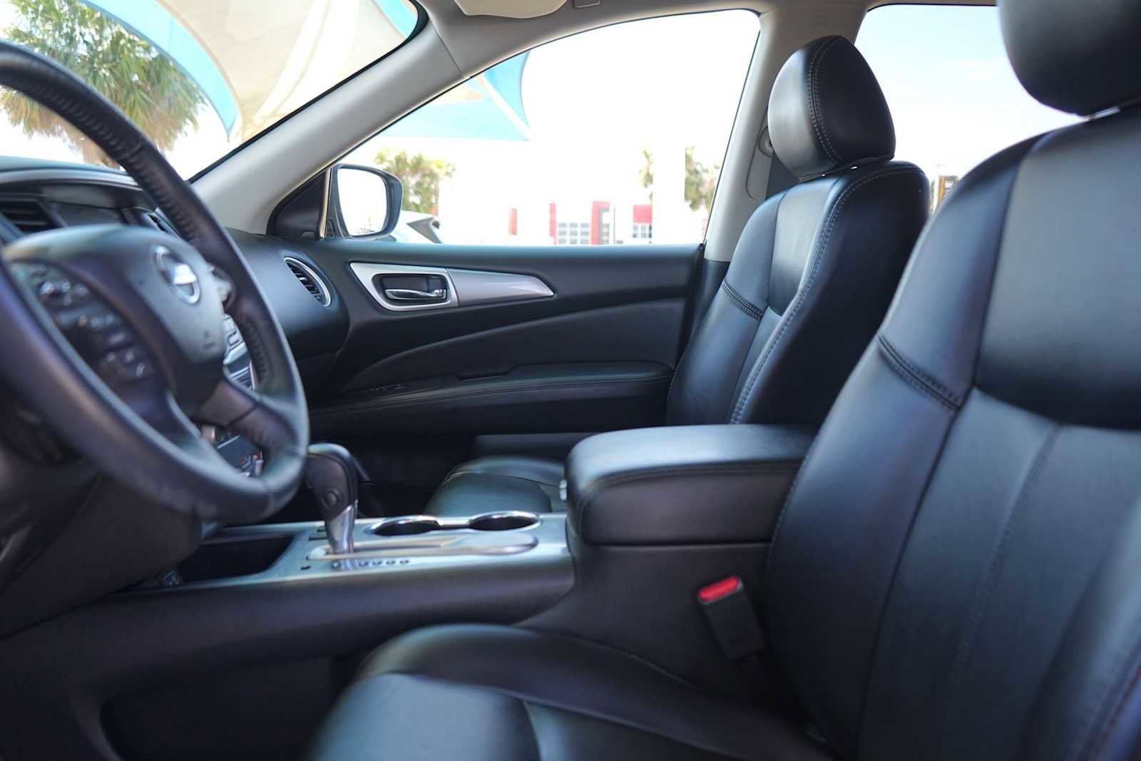 Used 2019 Nissan Pathfinder SL image 11