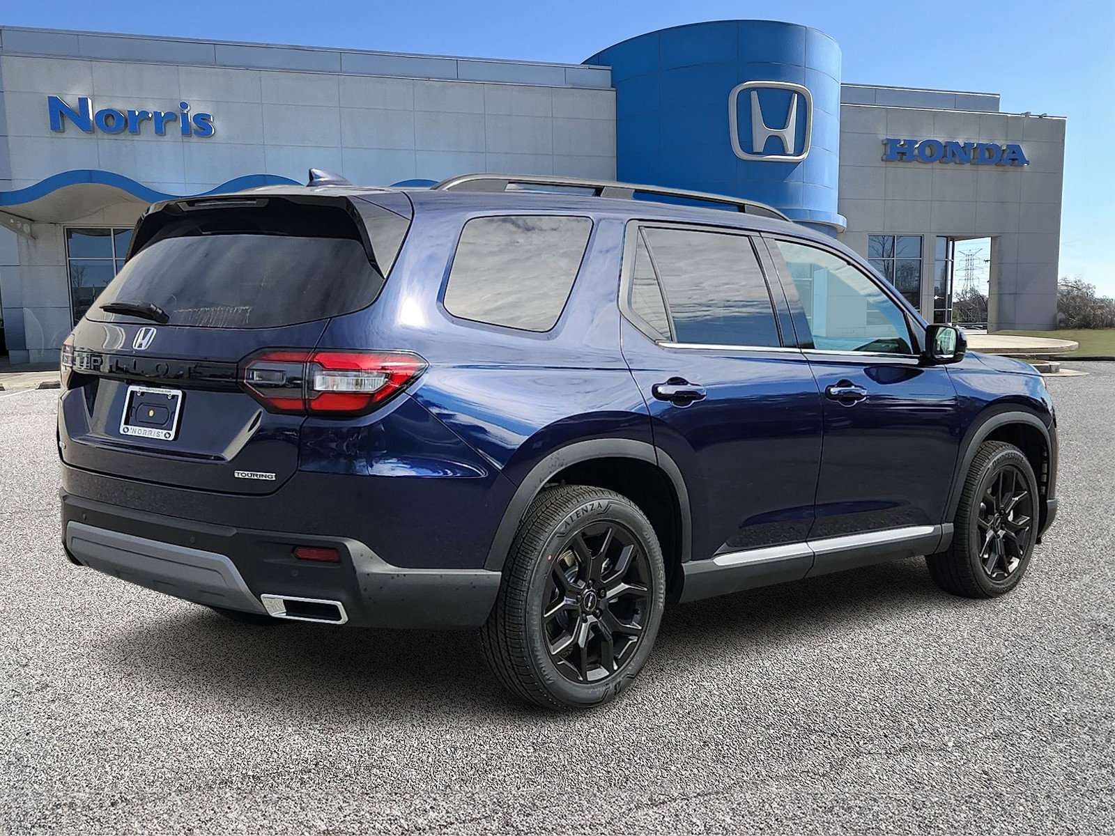 New 2025 Honda Pilot Touring image 4