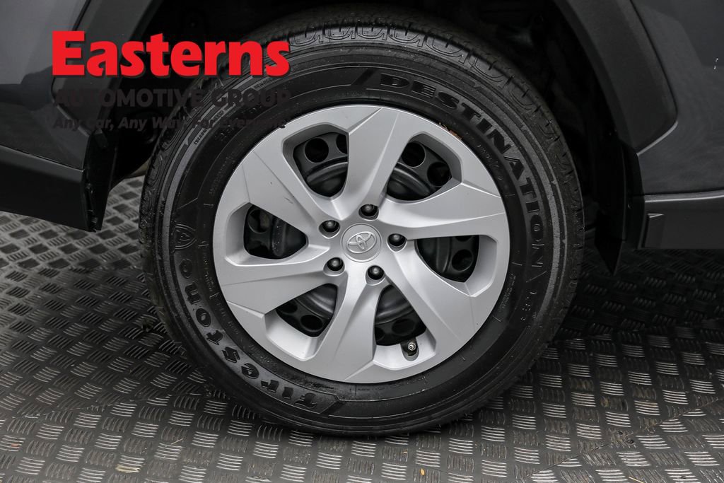 Used 2024 Toyota RAV4 LE image 29