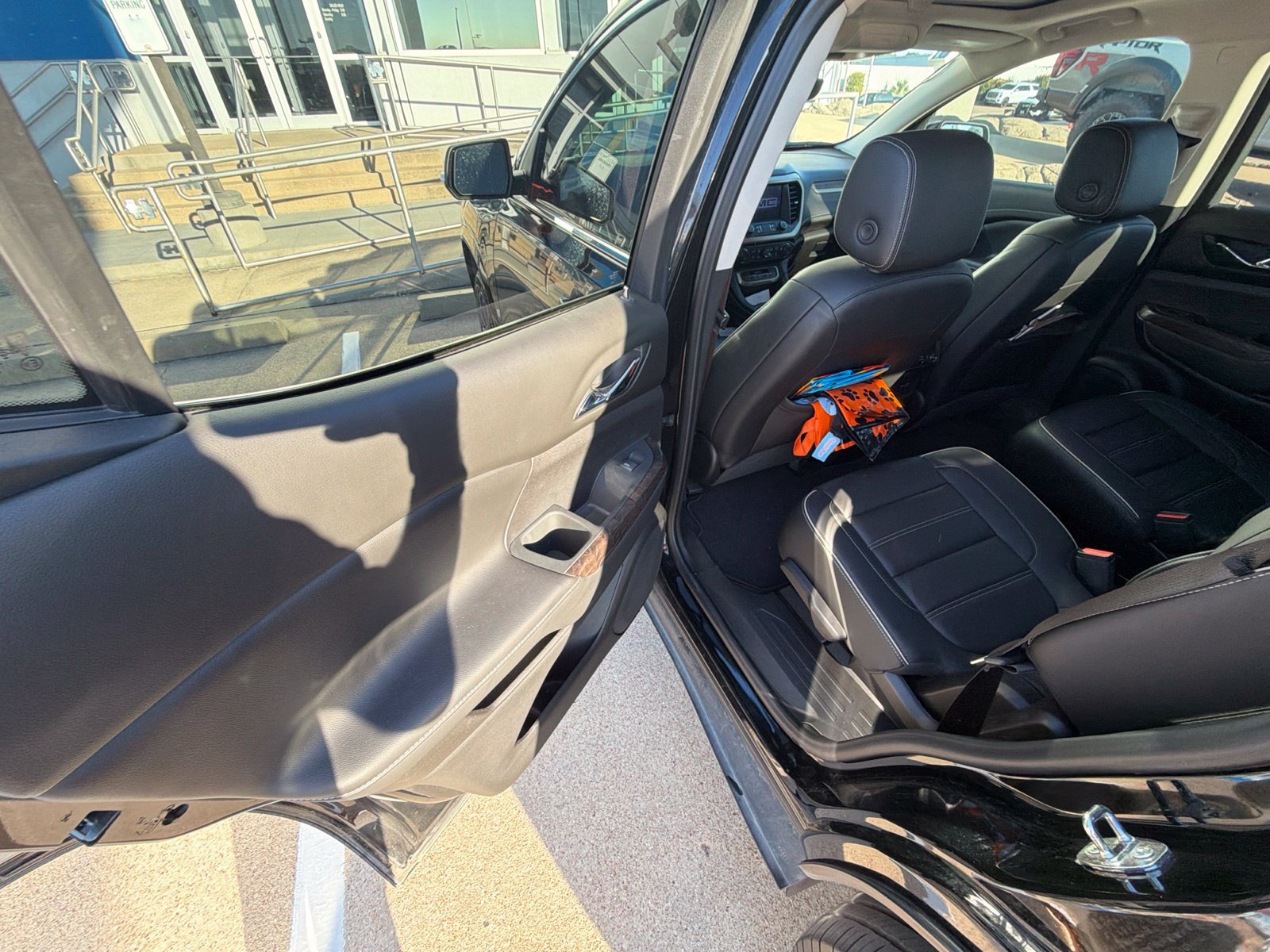 Used 2023 GMC Acadia Denali w/ Black Diamond Edition FWD image 11