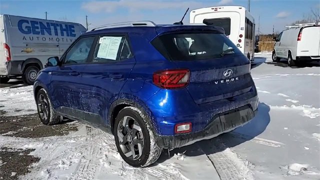 Used 2023 Hyundai Venue Limited w/ Cargo Package image 6