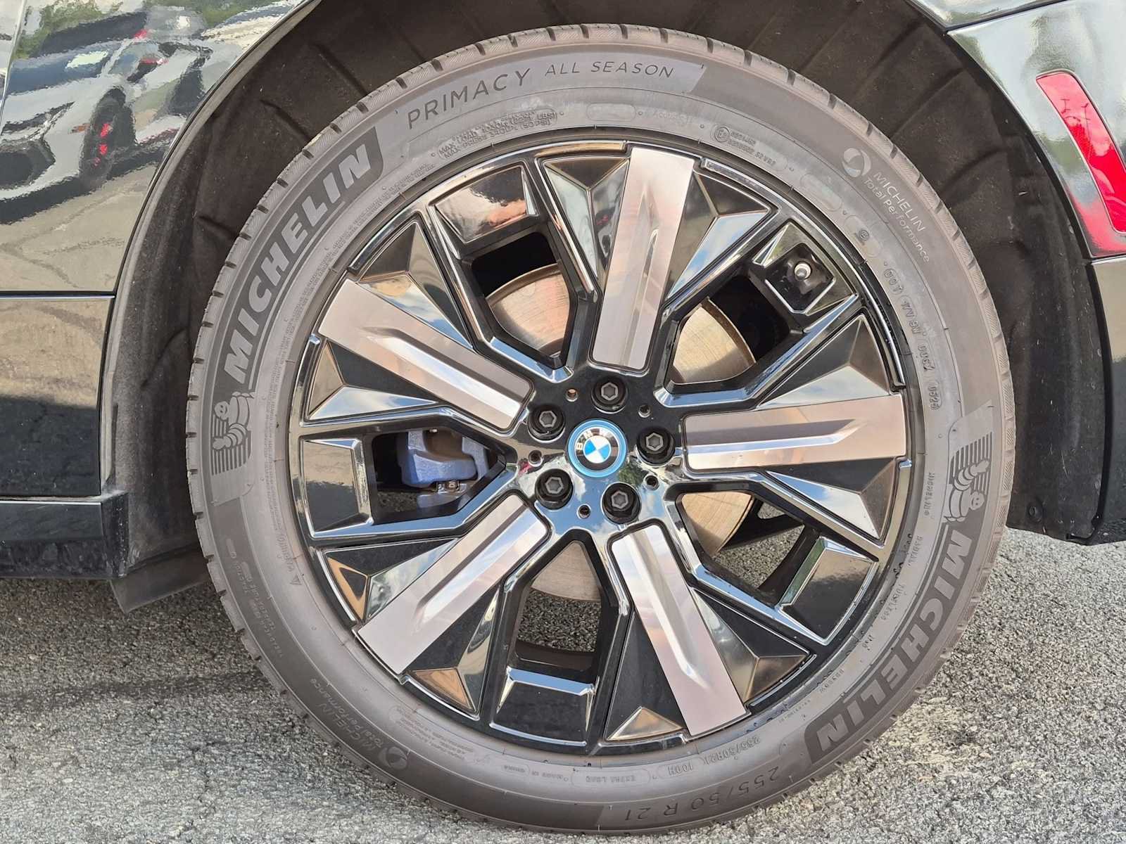 Used 2024 BMW iX xDrive50 w/ Premium Package AWD/4WD image 14