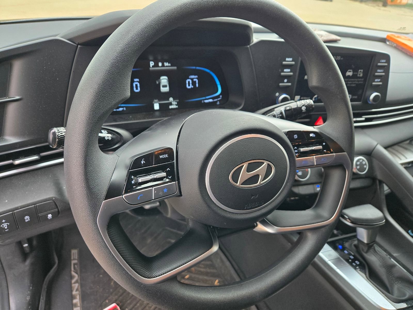 Certified 2025 Hyundai Elantra SE FWD image 9