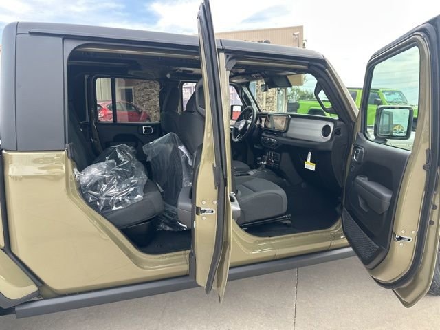 New 2025 Jeep Gladiator Willys image 15