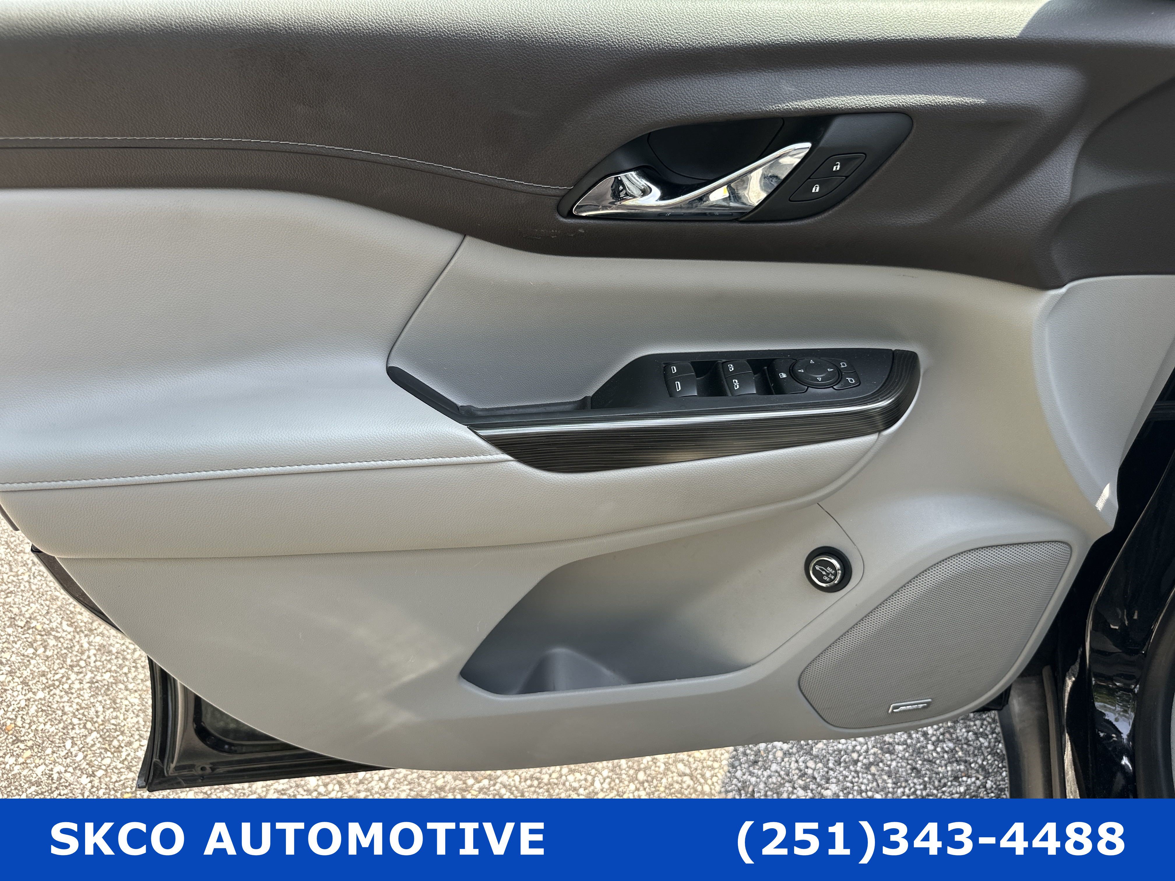 Used 2023 GMC Acadia SLT FWD image 12