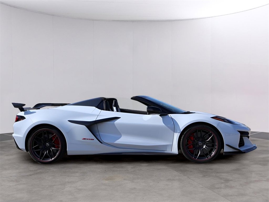 Used 2024 Chevrolet Corvette Z06 w/ Z07 Performance Package image 5