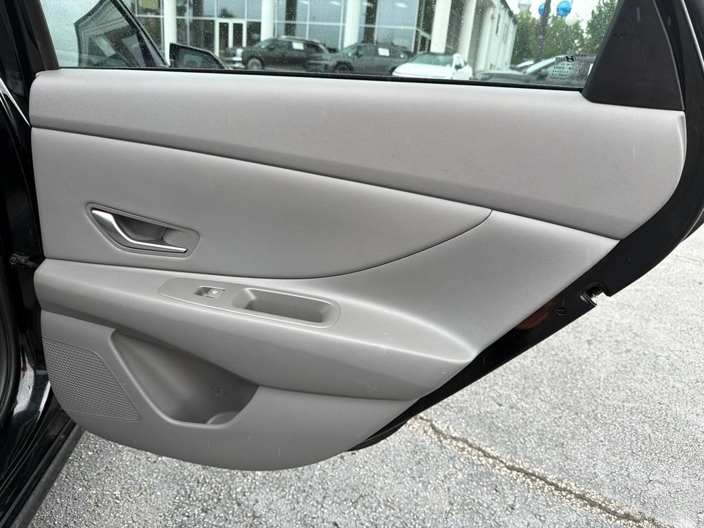 Used 2023 Hyundai Elantra SEL w/ Convenience Package FWD image 16