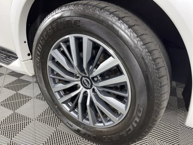 Used 2024 Nissan Armada SL w/ Captain's Chairs Package RWD image 14