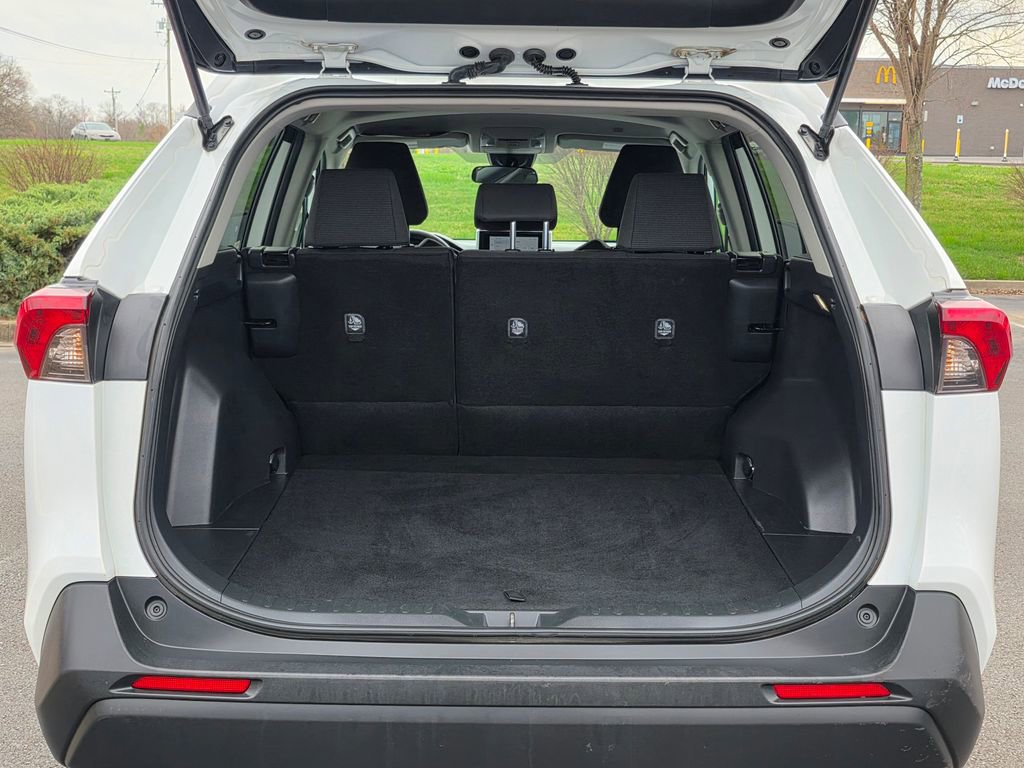 Used 2024 Toyota RAV4 LE AWD/4WD image 33