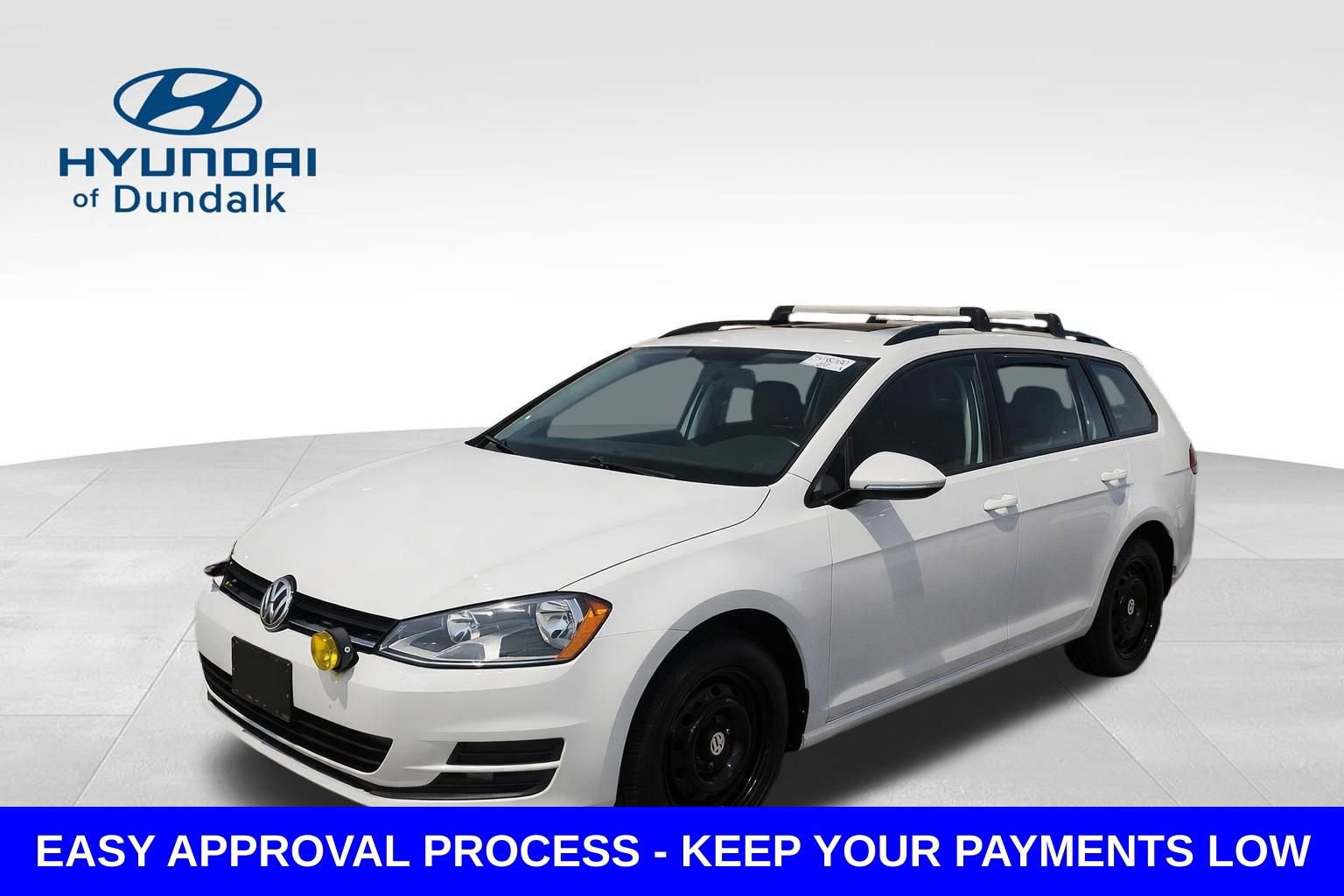 Used 2017 Volkswagen Golf S image 1