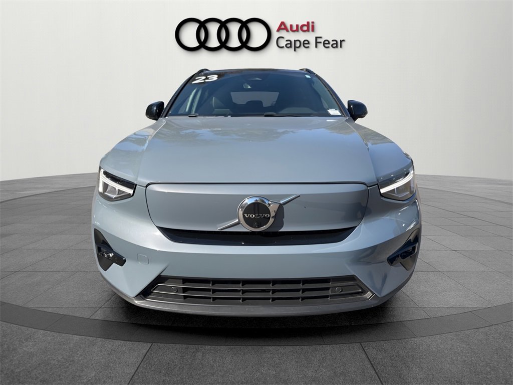 Used 2023 Volvo XC40 Recharge Plus image 2