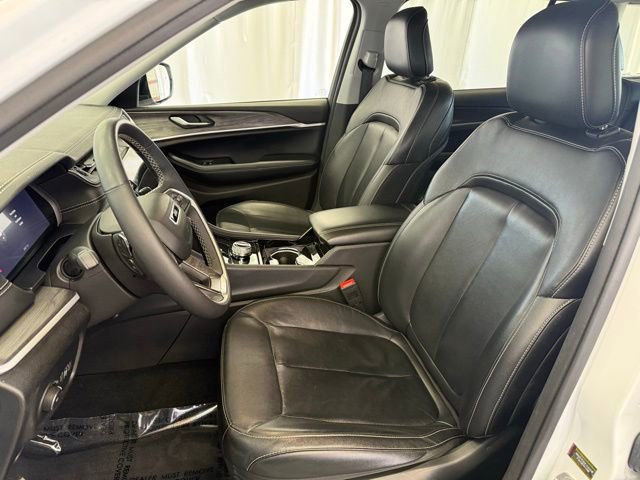 Used 2023 Jeep Grand Cherokee L Limited w/ Black Appearance Package image 5