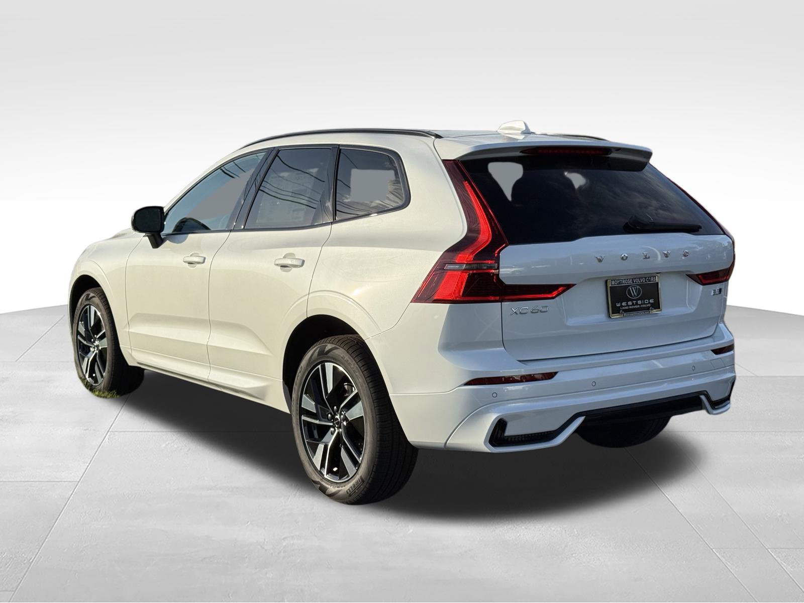 New 2027 Volvo XC60 B5 Plus AWD/4WD image 3