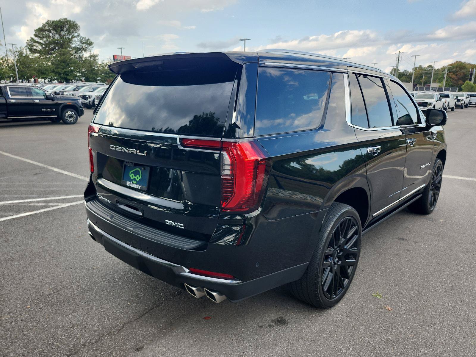 Certified 2025 GMC Yukon Denali Ultimate AWD/4WD image 3
