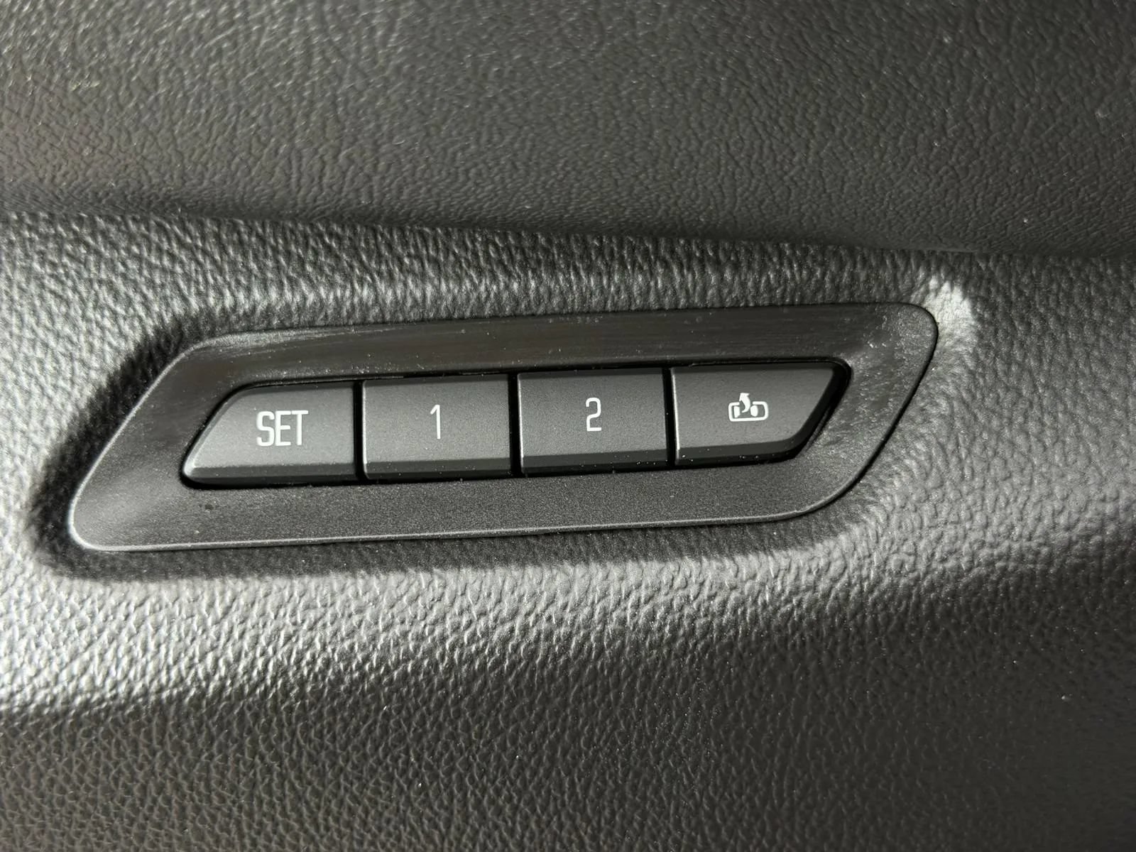 Used 2016 Cadillac Escalade ESV Luxury RWD image 28