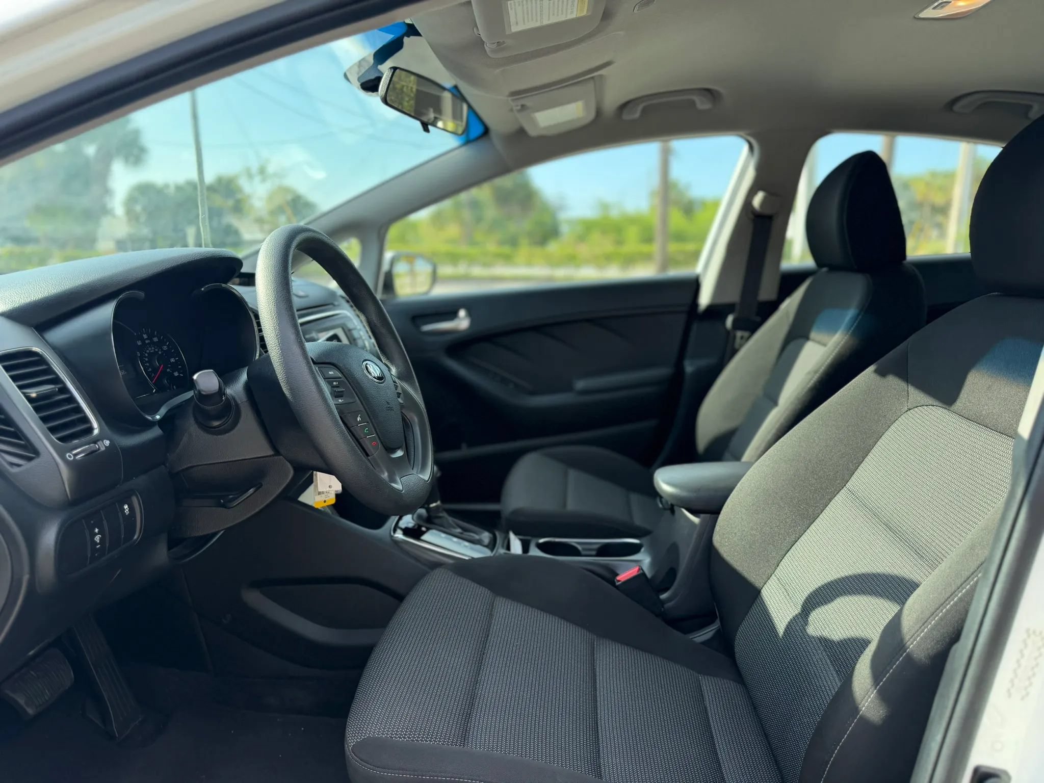 Used 2017 Kia Forte LX FWD image 11