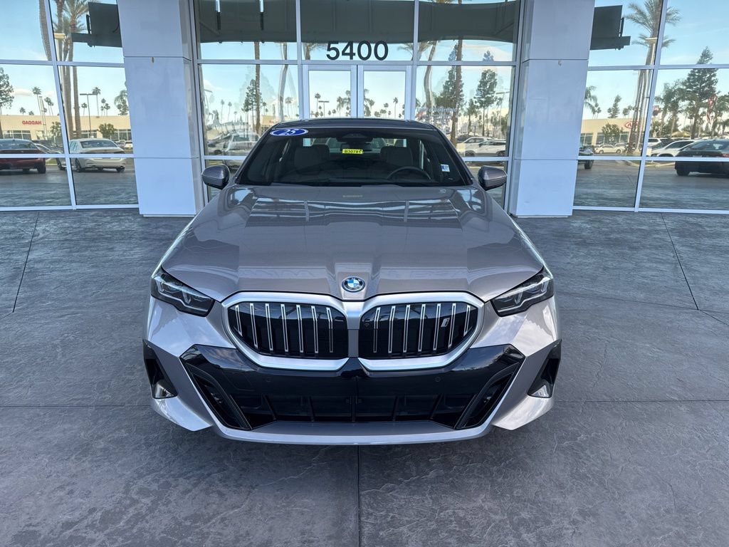 Used 2025 BMW i5 eDrive40i w/ M Sport Package RWD image 2