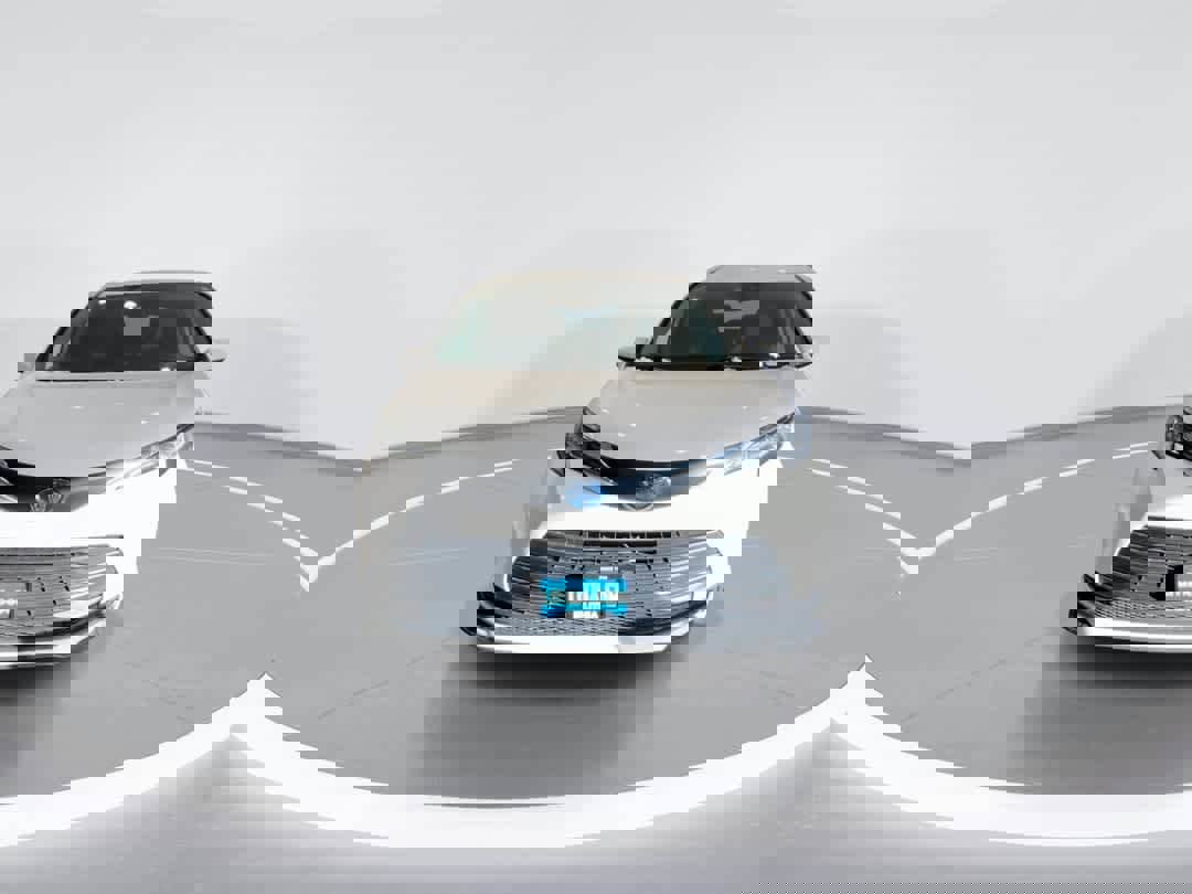 Used 2023 Toyota Sienna LE image 3