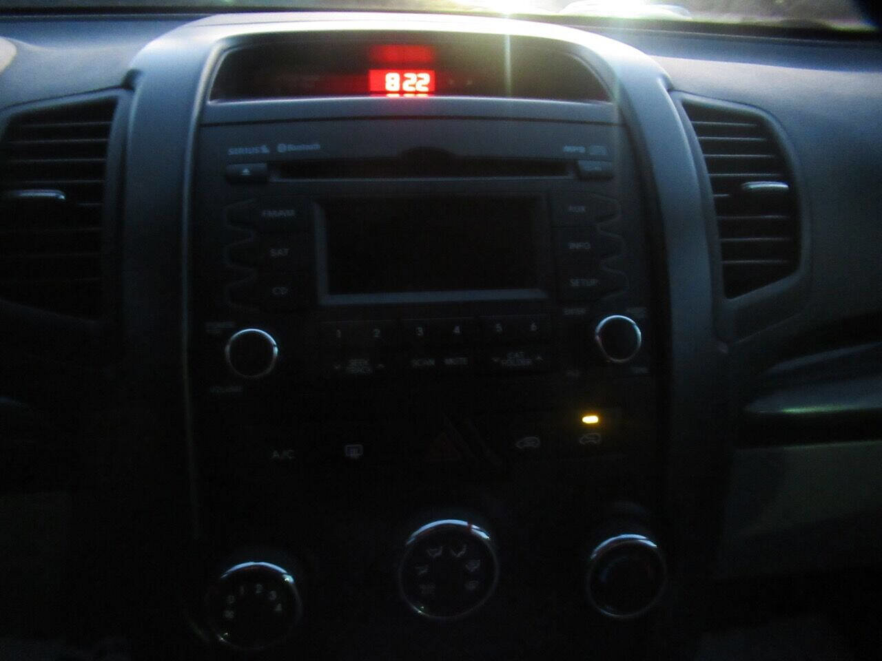 Used 2013 Kia Sorento LX image 19