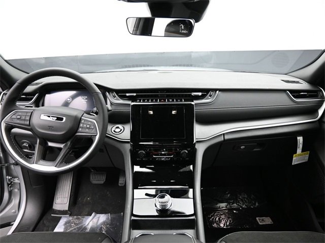 New 2025 Jeep Grand Cherokee Altitude image 21