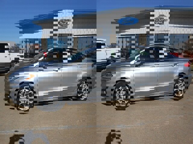 Certified 2020 Ford Fusion SE image 2