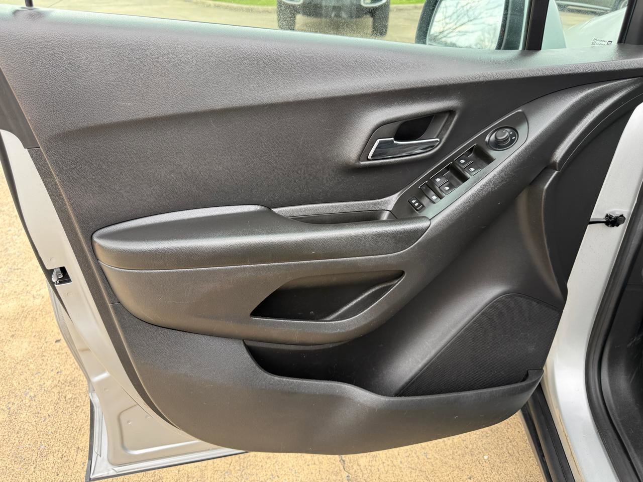 Used 2022 Chevrolet Trax LS w/ Tint and Cruise Package FWD image 19