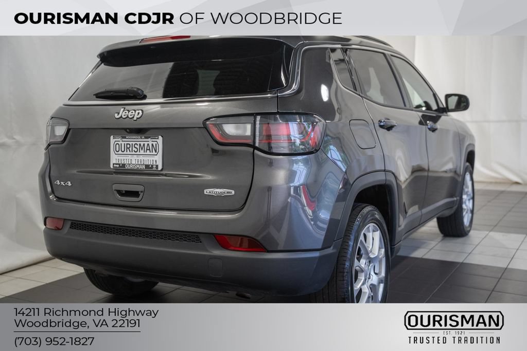 Used 2023 Jeep Compass Latitude w/ Sun and Sound Group AWD/4WD image 5