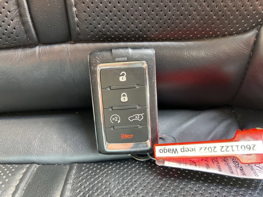 Used 2022 Jeep Wagoneer Series II AWD/4WD image 32