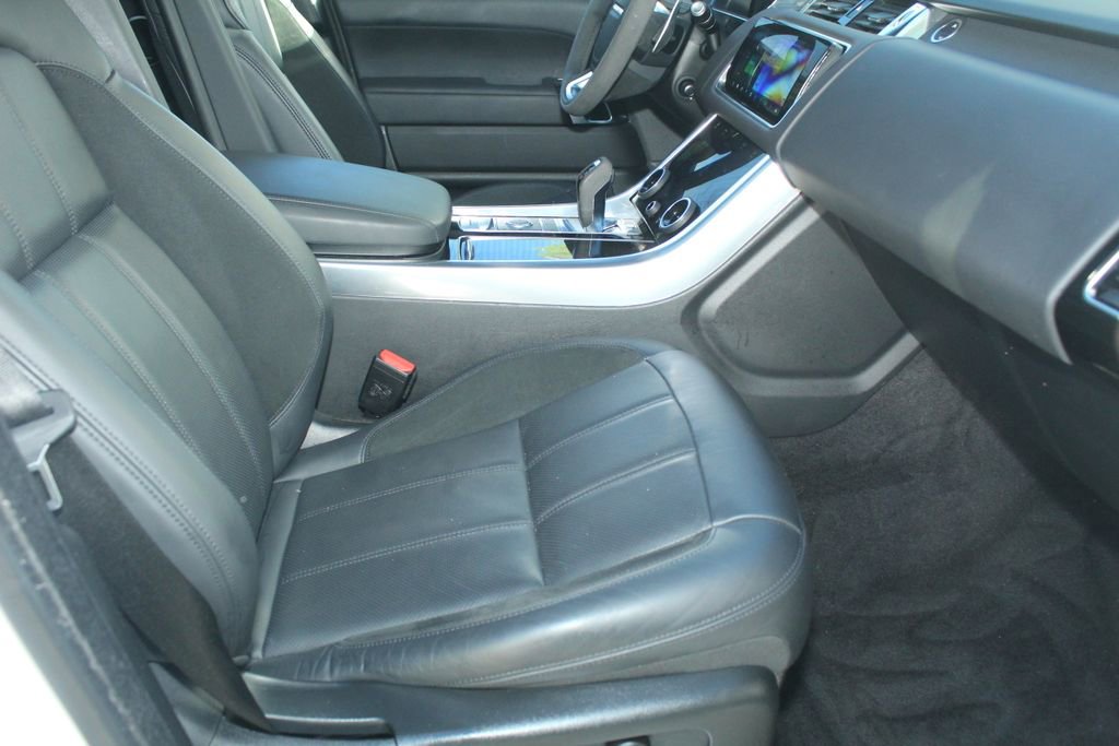 Used 2022 Land Rover Range Rover Sport HST image 3