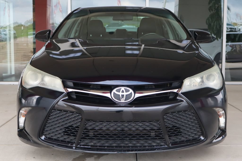 Used 2015 Toyota Camry SE FWD image 2