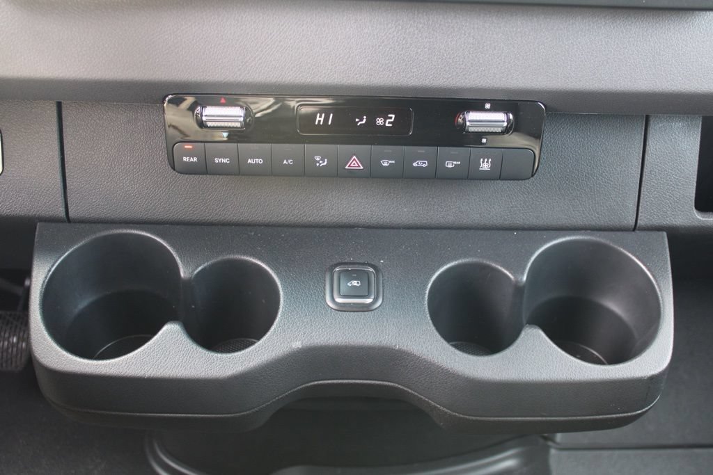 Used 2024 Mercedes-Benz Sprinter 2500 image 33